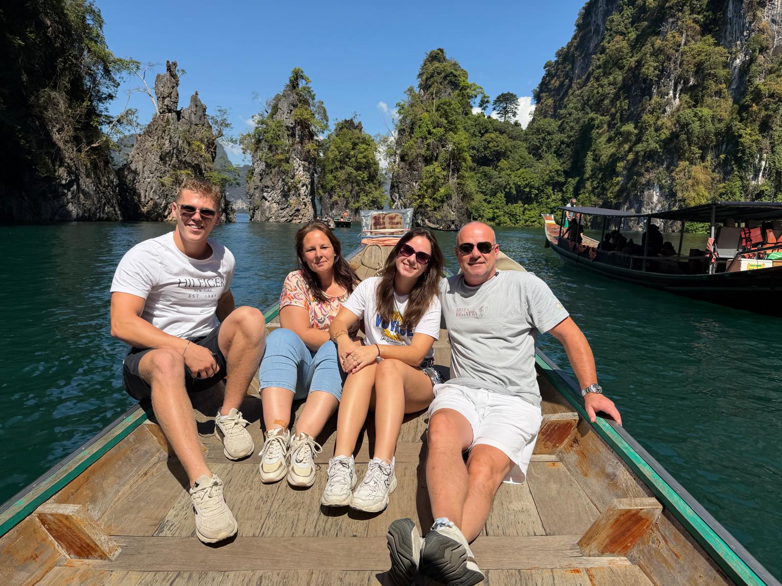 Met het gezin in Thailand